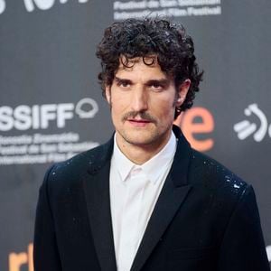 Louis Garrel a assisté au tapis rouge de « Couture » lors du 73e Festival international du film de Saint-Sébastien au Théâtre Kursaal à Donostia / Saint-Sébastien, Espagne © Jack Abuin/ZUMA Press Wire