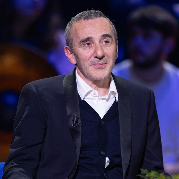 Élie Semoun a révélé l’information tant attendue : "Il s’appelle Noé".

Exclusif - Elie Semoun lors de l'enregistrement de l'émission "La Boîte à secrets", présentée par F.Bollaert et diffusée le 23 janvier sur France 3, dans les studios du Lendit à Saint-Denis, France, le 16 décembre 2025. © Cyril Moreau/Bestimage