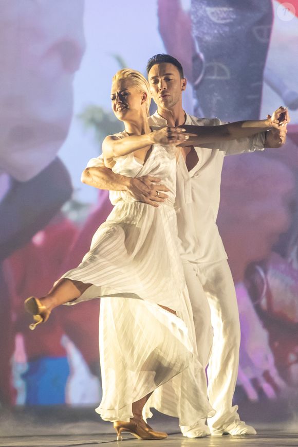 Exclusif - Maxime Dereymez, Katrina Patchett - La troupe "EntreNous By D'Pendanse" en tourne&|La troupe "EntreNous By D'Pendanse" en tournée au Dôme de Paris - Palais des Sports, à Paris