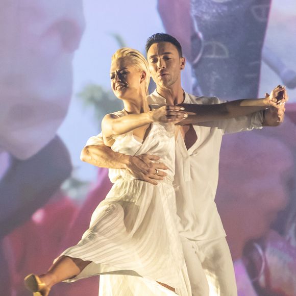 Exclusif - Maxime Dereymez, Katrina Patchett - La troupe "EntreNous By D'Pendanse" en tourne&|La troupe "EntreNous By D'Pendanse" en tournée au Dôme de Paris - Palais des Sports, à Paris