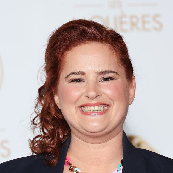 L'humoriste Élodie Poux était, elle aussi, visée par les colis piégés.

Elodie Poux assiste à la 35e cérémonie des Molières aux Folies Bergères, le 7 mai 2024.

Photo : Nasser Berzane / ABACAPRESS.COM