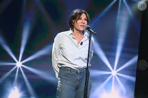 Des séquences riches en émotion sont aussi prévues, avec les prestations musicales très attendues de Mathilde Seigner et de la jeune chanteuse Linh.

Exclusif - Mathilde Seigner lors de l'enregistrement de l'émission "Famille je vous aime" présentée par Michel Drucker et qui sera diffusée le vendredi 29 mai sur France 3, à Paris, France, le 4 décembre 2025. © Gaffiot-Perusseau/Bestimage