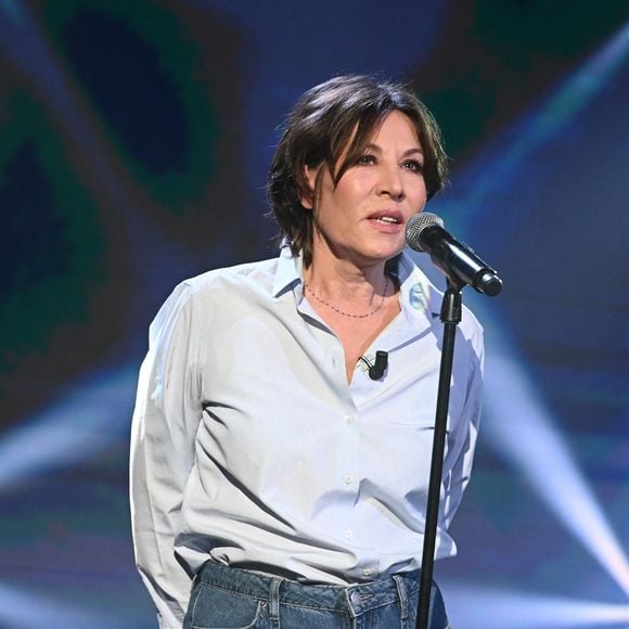 Des séquences riches en émotion sont aussi prévues, avec les prestations musicales très attendues de Mathilde Seigner et de la jeune chanteuse Linh.

Exclusif - Mathilde Seigner lors de l'enregistrement de l'émission "Famille je vous aime" présentée par Michel Drucker et qui sera diffusée le vendredi 29 mai sur France 3, à Paris, France, le 4 décembre 2025. © Gaffiot-Perusseau/Bestimage
