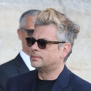 Les obsèques de Nathalie Baye se sont déroulées ce vendredi au matin 

Benjamin Biolay - Obsèques de Nathalie Baye en l'église Saint-Sulpice à Paris

© Dominique Jacovides - Coadic Guirec / Bestimage