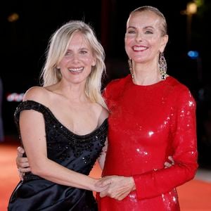 Deux actrices françaises qui ont illuminé le tapis rouge vénitien.

Carole Bouquet et Mélanie Laurent assistent à la projection du film « Un Bon Avocat » dans le cadre du 83e Festival international du film de Venise, à la Sala Grande, le 11 septembre 2026 à Venise, en Italie. 

Photo par Marco Piovanotto/Abacapress.com