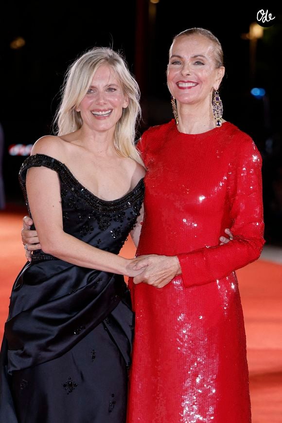 Deux actrices françaises qui ont illuminé le tapis rouge vénitien.

Carole Bouquet et Mélanie Laurent assistent à la projection du film « Un Bon Avocat » dans le cadre du 83e Festival international du film de Venise, à la Sala Grande, le 11 septembre 2026 à Venise, en Italie. 

Photo par Marco Piovanotto/Abacapress.com