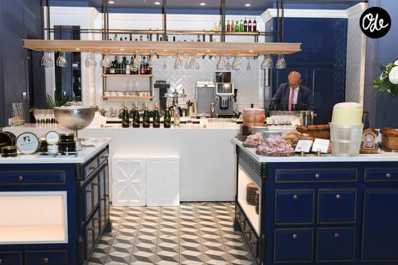 Plusieurs services de septembre affichent déjà complets.

Exclusif - Atmosphère lors de la soirée d'inauguration de la brasserie Paul Bocuse dans l'hôtel du Louvre, dans le 1er arrondissement de Paris, France, le 12 septembre 2019. © Coadic Guirec/Bestimage