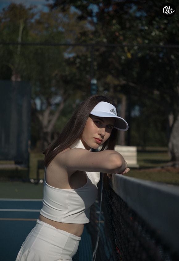 Décliné en version sportswear, en raphia chic ou en modèle rétro, cet accessoire phare s'adapte à tous les looks.