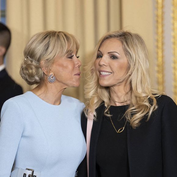 De belles vacances pour Laurence Auzière, qui a pu recharger les batteries à plus de 8300 km de la France

Brigitte Macron et Laurence Auzière pendant la présentation avant un dîner pendant la visite du président chinois en France, à l'Elysée à Paris, le 6 mai 2024.  © Eliot Blondet / Pool / Bestimage