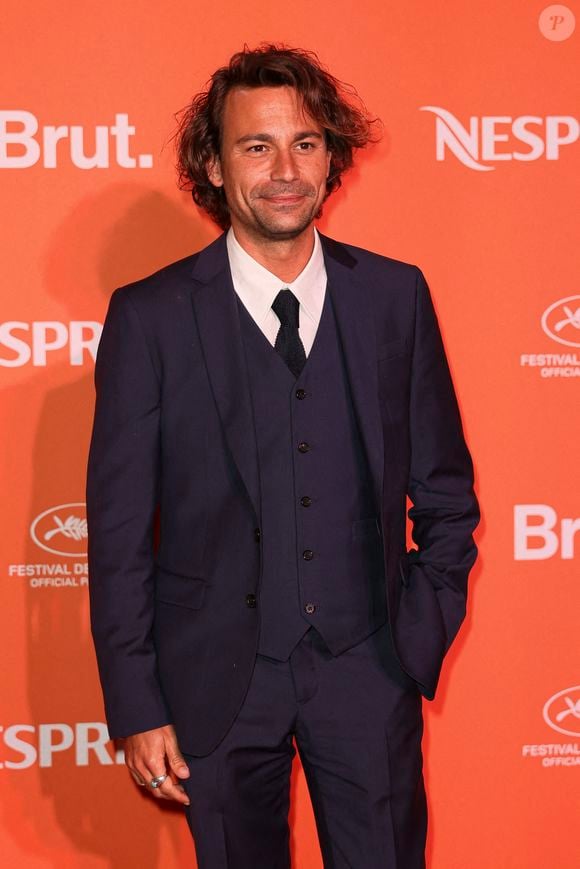 Habitué à faire sourire les fidèles de "C à vous" avec ses chroniques piquantes et décalées, Bertrand Chameroy avait soudainement disparu de l’antenne...



Bertrand Chameroy assiste à la soirée Nespresso lors du 77e Festival de Cannes à Cannes, France. Photo par Marco Piovanotto/ABACAPRESS.COM