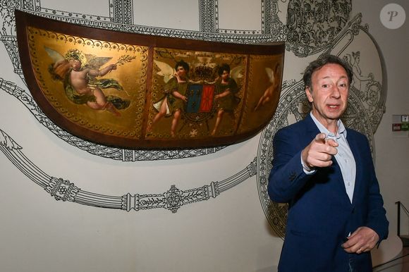 L'animateur radio et présentateur de télévision Stéphane Bern présente l'exposition "Le Dernier Sacre" au Mobilier National à Paris le 10 avril 2025. Photo by Firas Abdullah/ABACAPRESS.COM  France Frankreich Ile-de-France Paris 