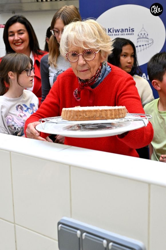 Exclusif - Mercotte, la jurée de l'émission "Le Meilleur Pâtissier" sur M6, est venue à Nice, le 26 avril 2024, pour rencontrer les adolescents du stage culinaire « Nice Chef » et superviser leurs réalisations, des biscuits de Savoie façon Mercotte. 
© Bruno Bebert / Bestimage