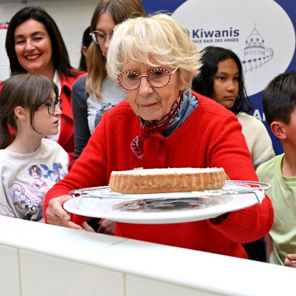 Exclusif - Mercotte, la jurée de l'émission "Le Meilleur Pâtissier" sur M6, est venue à Nice, le 26 avril 2024, pour rencontrer les adolescents du stage culinaire « Nice Chef » et superviser leurs réalisations, des biscuits de Savoie façon Mercotte. 
© Bruno Bebert / Bestimage