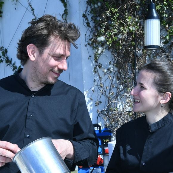 Exclusif - le chef Charles Neyers (top chef), la cheffe Philippine Jaillet (top chef) - Le rooftop du Kimpton St Honoré Paris accueille tous les dimanches "Fifi & Charles" (les chefs Philippine Jaillet et Charles Neyers) Le 9 avril 2025. © Rachid Bellak / Bestimage