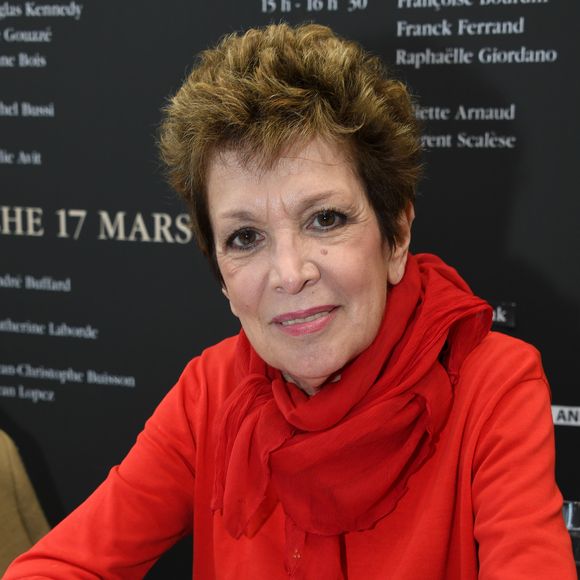 Malgré les mois qui passent, la douleur est toujours présente dans le coeur de ces deux femmes.

Catherine Laborde - Salon du Livre à la Porte de Versailles de Paris, le 17 mars 2019. © Lionel Urman/Bestimage