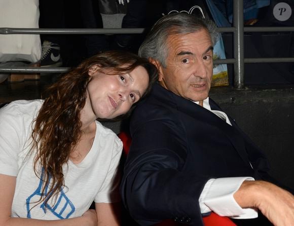 Justine Lévy et son père Bernard-Henri Lévy -  People assistent au concert de Arielle Dombasle à la Cigale à Paris le 4 novembre 2015. © Guirec Coadic / Bestimage