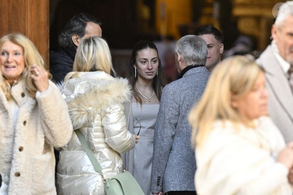 Famille et amis lors de la cérémonie d'enterrement de la présentatrice de télévision Evelyne Leclercq à la cathédrale Sainte-Réparate de Nice, France, le 13 janvier 2026. Elle est décédée le 30 décembre 2025 (à l'âge de 74 ans) à Grasse. Photo par Laurent Coust/ABACAPRESS.COM