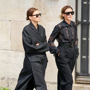 Clotilde Courau et sa fille Vittoria de Savoie - Arrivées aux obsèques de Mathilde Favier en l'église Saint-Sulpice à Paris le 31 aout 2026. © Dominique Jacovides-Cyril Moreau/Bestimage