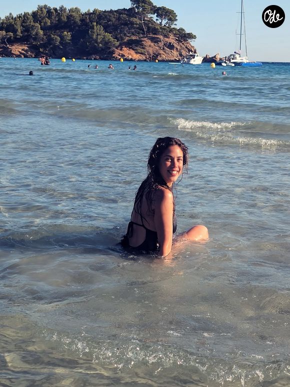 En légende, la comédienne de 34 ans a écrit : "Pretty Little Charlie, I'm so in love with you."

Extrait du compte Instagram de Laurence Facelina.

© Instagram / Laurence Facelina
