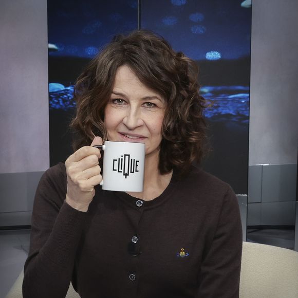 Exclusif - Valérie Lemercier, sur le plateau de Clique (Midi) présenté par M.Achour, et diffusé sur Canal + le 4 novembre 2025, à Paris, France, le 28 octobre 2025. © Jack Tribeca/Bestimage