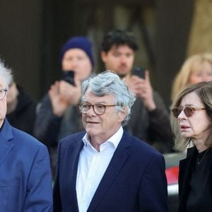L'ancien ministre, qui a partagé la vie de l'actrice à la fin des années 80, est arrivé suivant les pas de Dominique Besnehard, Eddy Mitchell et sa femme Muriel Bailleul.

Dominique Besnehard, Jean-Louis Borloo, Eddy Mitchell et sa femme Muriel Bailleul - Obsèques de Nathalie Baye en l'église Saint-Sulpice à Paris le 24 avril 2026. © Dominique Jacovides - Coadic Guirec / Bestimage