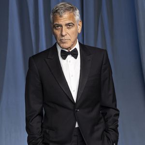 "Ici, on ne prend pas de photo de vos gamins, il n'y a pas de paparazzi planqués à la sortie de l’école et c’est primordial pour nous", a-t-il déclaré.
George Clooney assiste aux arrivées du 5e gala annuel de l'Academy Museum au Academy Museum of Motion Pictures, Ted Mann Theater à Los Angeles, CA, le 18 octobre 2025. Photo par Corine Solberg/SPUS/ABACAPRESS.COM