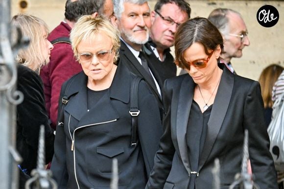 Pour l’occasion, son épouse Anne Le Nen lui a adressé une tendre déclaration sur Instagram.

Muriel Robin et sa femme Anne Le Nen aux obsèques de Bernadette Chirac en la basilique Sainte-Clotilde à Paris (7ème) le 12 juin 2026. L’ancienne première dame de France est décédée le 5 juin 2026 à l’âge de 93 ans. 
© Jacovides / Liewig / Bestimage