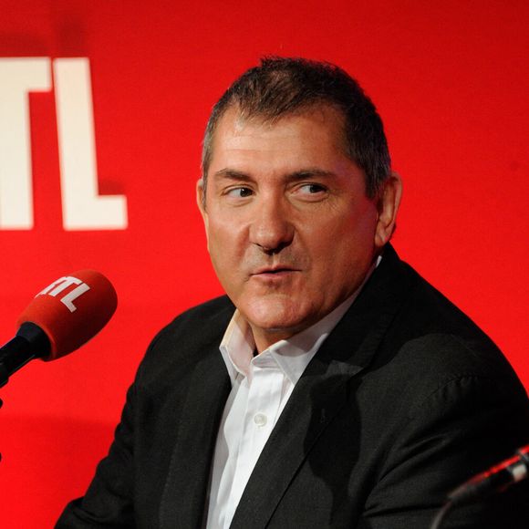 Et cela pourrait expliquer le départ d'autres animateurs comme Yves Calvi

Yves Calvi assiste à la conférence de presse annuelle de la station de radio RTL à Paris, France, le 4 septembre 2014. Photo par Alban Wyters/ABACAPRESS.COM
