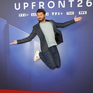 Invité de l’émission "Bienvenue chez Beaugrand", le chanteur a parlé de son rôle de grand-père.
Christophe Beaugrand lors du photocall de l’Upfront 2026 de TF1 à la Seine Musicale à Boulogne-Billancourt le 18 juin 2026.
© Coadic Guirec/Bestimage