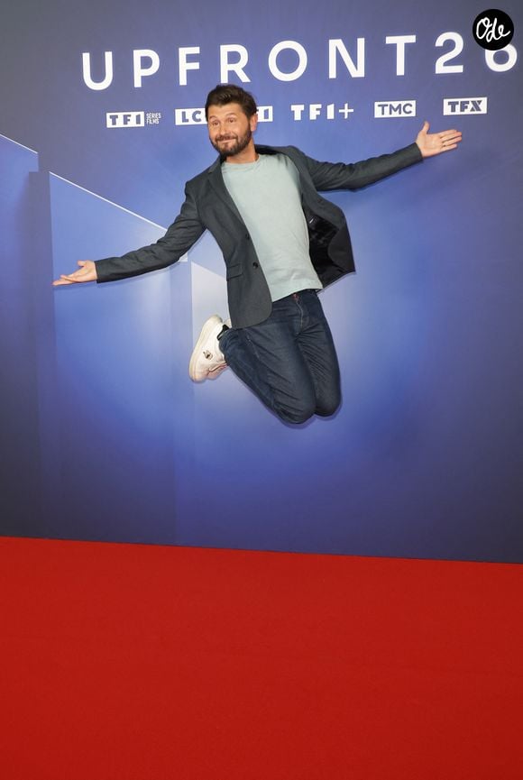 Invité de l’émission "Bienvenue chez Beaugrand", le chanteur a parlé de son rôle de grand-père.

Christophe Beaugrand lors du photocall de l’Upfront 2026 de TF1 à la Seine Musicale à Boulogne-Billancourt le 18 juin 2026. 

© Coadic Guirec/Bestimage