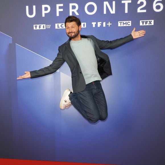 Invité de l’émission "Bienvenue chez Beaugrand", le chanteur a parlé de son rôle de grand-père.

Christophe Beaugrand lors du photocall de l’Upfront 2026 de TF1 à la Seine Musicale à Boulogne-Billancourt le 18 juin 2026. 

© Coadic Guirec/Bestimage