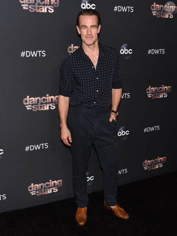 Dans un message émouvant, son épouse a confié avoir toujours le cœur brisé et ressentir fortement son absence.

James Van Der Beek - "Dancing With The Stars" Saison 28 photocall des six finalistes chez Dominique Ansel à Los Angeles, le 4 novembre 2019.
Backgrid USA / Bestimage