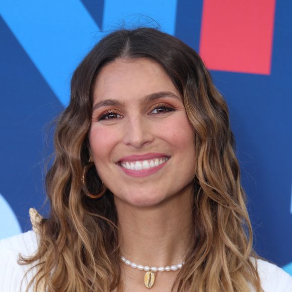 L'ancienne Miss France affiche une mine radieuse grâce à une discipline cosmétique bien rodée.

Laury Thilleman au photocall de "Laury Thilleman & Vincent Niclo" lors de la 63ème édition du Festival de television de Monte-Carlo. 

© Denis Guignebourg/Bestimage