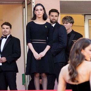 Antoine Dupont et Iris Mittenaere - Antoine Dupont et sa compagne Iris Mittenaere se retrouvent sur les marches  du film « Dossier 137 » lors du 78ème Festival International du Film de Cannes le 15 mai 2025.

© Jacovides / Moreau / Bestimage