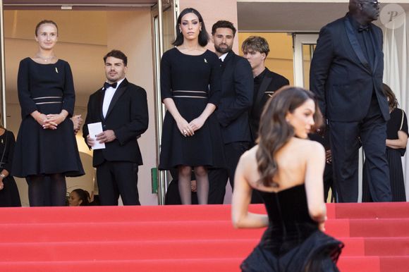 Antoine Dupont et Iris Mittenaere - Antoine Dupont et sa compagne Iris Mittenaere se retrouvent sur les marches  du film « Dossier 137 » lors du 78ème Festival International du Film de Cannes le 15 mai 2025.

© Jacovides / Moreau / Bestimage