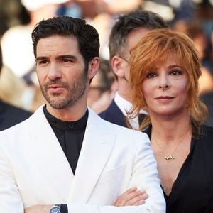 La chanteuse est apparue très complice aux côtés de Tahar Rahim.

Tahar Rahim, Mylène Farmer - Montée des marches du film " OSS 117 : Alerte rouge en Afrique Noire " lors du 74ème Festival International du Film de Cannes. Le 17 juillet 2021
© Borde-Jacovides-Moreau / Bestimage