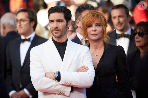 La chanteuse est apparue très complice aux côtés de Tahar Rahim.

Tahar Rahim, Mylène Farmer - Montée des marches du film " OSS 117 : Alerte rouge en Afrique Noire " lors du 74ème Festival International du Film de Cannes. Le 17 juillet 2021
© Borde-Jacovides-Moreau / Bestimage