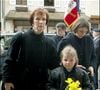 En 2003, le chef, précurseur de la cuisine végétale, s'est donné la mort à son domicile
Madame "Dominique Loiseau" et sa fille - Funérailles de "Bernard Loiseau" à la basilique Saint Andoche à Saulieu (plan américain). ©Daniel Giry / Bestimage