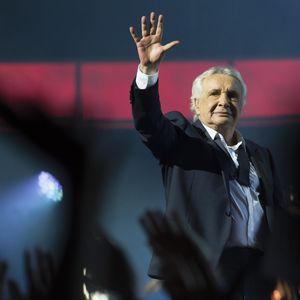 Le soleil était au rendez-vous pour une inauguration très importante aux yeux de Michel Sardou et de ses proches. 

Exclusif - Michel Sardou - Ultime concert de Michel Sardou pour la dernière date de son spectacle "La dernière danse" à la Seine Musicale à Boulogne-Billancourt.  © Pierre Perusseau/Bestimage