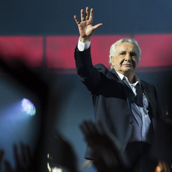Le soleil était au rendez-vous pour une inauguration très importante aux yeux de Michel Sardou et de ses proches. 

Exclusif - Michel Sardou - Ultime concert de Michel Sardou pour la dernière date de son spectacle "La dernière danse" à la Seine Musicale à Boulogne-Billancourt.  © Pierre Perusseau/Bestimage
