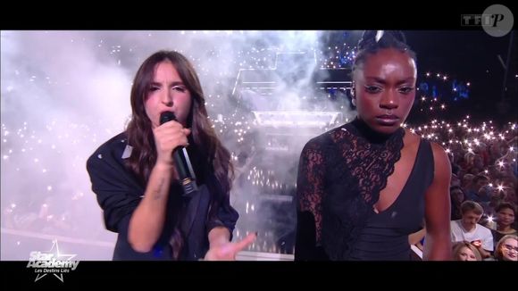 Ambre et Sarah lors de leur prestation durant le prime de la "Star Academy".