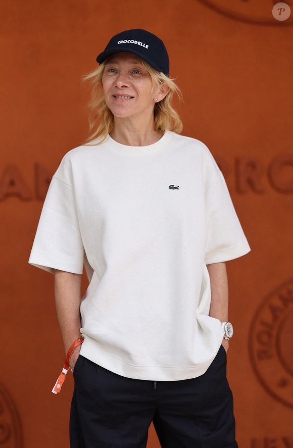 Sylvie Testud - Célébrités au village des Internationaux de France de tennis de Roland Garros 2024 à Paris le 7 juin 2024.  © Jacovides-Moreau/Bestimage