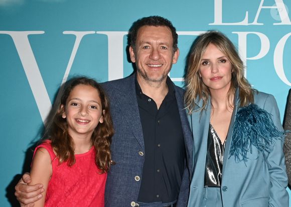 Lorsqu'elle était amoureuse du réalisateur du film "Bienvenue chez les Ch'tis", Laurence Arné était alors à la tête d'une famille recomposée de six enfants puisque l'acteur est père de cinq enfants

Dany Boon avec sa fille Sarah et sa compagne Laurence Arné - Avant-première du film "La Vie pour de vrai" au cinéma Pathé Wepler à Paris le 18 avril 2023. © Coadic Guirec/Bestimage