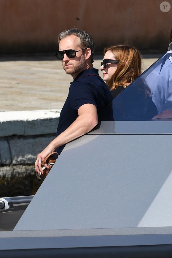 Anne Hathaway et son mari Adam Shulman très amoureux dans l'annexe de Valentino Garavani lors de la 75ème édition du Festival du Film International de Venise, la Mostra, à Venise, Italie, le 2 septembre 2018.
BS / Bestimage