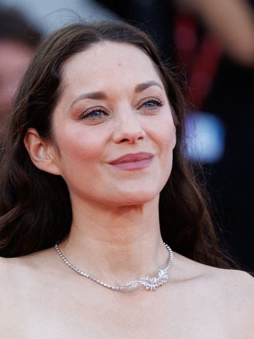 "Je me suis élevée grâce à toi" : Marion Cotillard prend la parole après la perte d’un ami à 44 ans