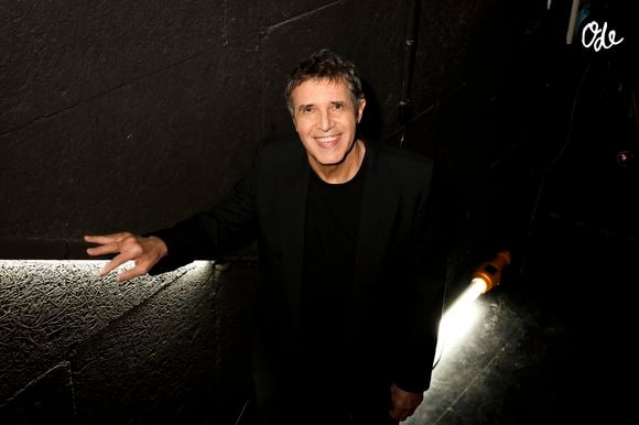 Exclusif - Julien Clerc en backstage de l'enregistrement de l'émission "La fête de la chanson française - 20 ans d'émotions" présentée par L.Thilleman et A.Manoukian, et diffusée le 17 avril sur France 3 à Paris, France, le 9 décembre 2025. © Jack Tribeca/Bestimage