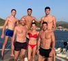 À 54 ans, Zinédine Zidane continue de suivre une hygiène de vie très stricte afin de conserver sa condition physique.

Zinédine Zidane avec sa femme Véronique et leurs quatre garçons lors de vacances à Ibiza.