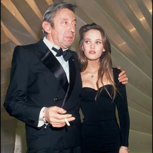 Vanessa Paradis et Serge Gainsbourg lors des Victoires de la musique en 1990
©BERTRAND RINDOFF PETROFF / BESTIMAGE