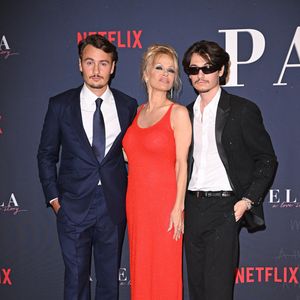 Brandon Thomas Lee, Pamela Anderson, et Dylan Jagger Lee - Première du documentaire consacré à Pamela Anderson, "Pamela, une histoire d'amour" (Netflix) à Hollywood, le 30 janvier 2023.