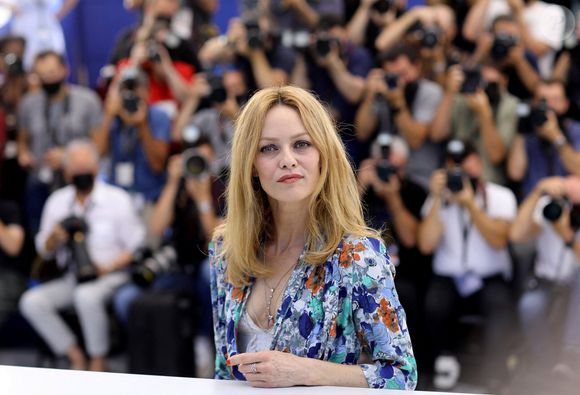 Vanessa Paradis au photocall du film Cette musique ne joue pour personne (Cannes première) lors du 74ème festival international du film de Cannes.
© Borde / Jacovides / Moreau / Bestimage